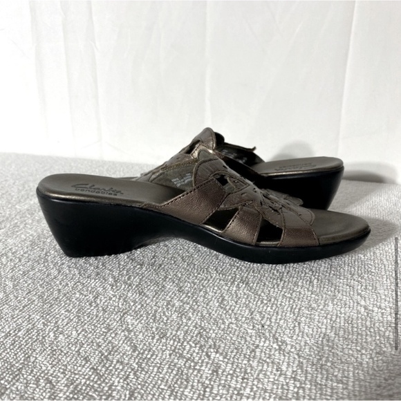 Clark’s Bendables Brown Metallic Leather Slip On Sandals 6.5 - Picture 9 of 14
